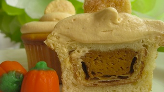 Make A Cupcake Filled With Pumpkin Pie
